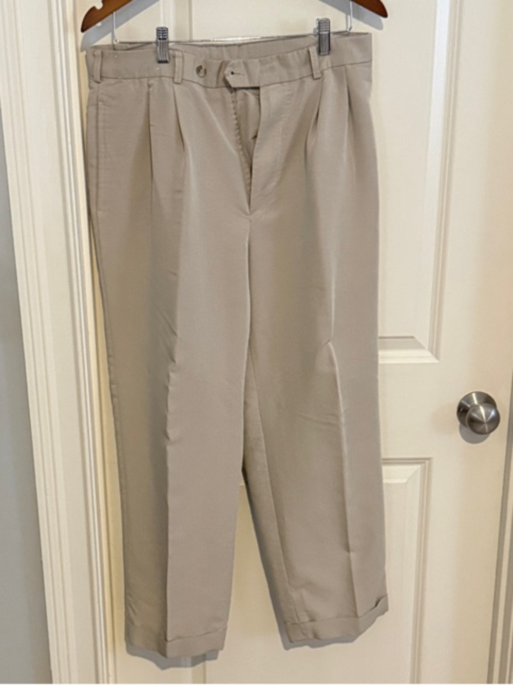 Perry Ellis Men's Pleated Chinos in Khaki